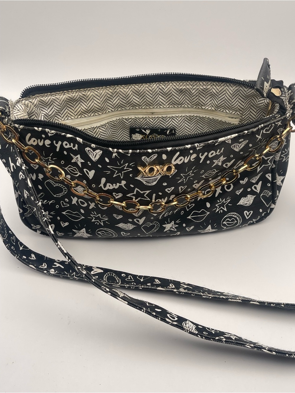XOXO Y2K Black & White Convertible Cross Body/Shoulder Bag w/Chain Accent Purse